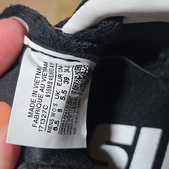 Converse Unisex Black Star Sneakers - 6.5 MEN/8 WOMEN - Picture 8 of 8